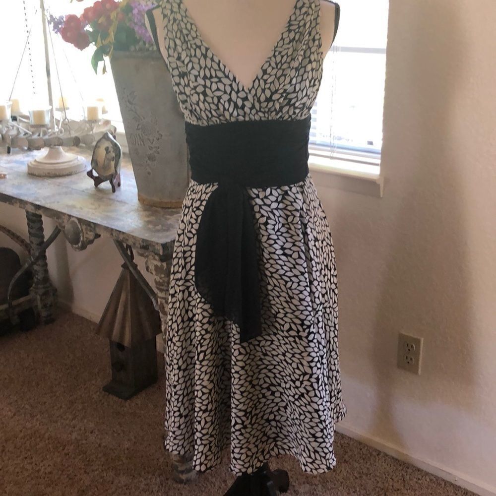 London Times black and white fit and flare dress